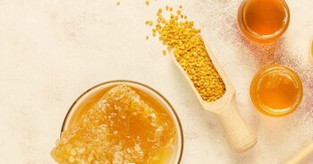 Thumbnail: Is Honey Good for Hair? 9 Reasons We Say Yes